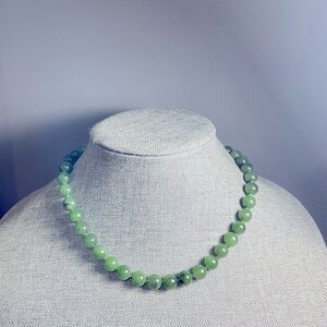 Vintage 14K Jade Beaded Chocker Necklace. Gorgeous Clasp